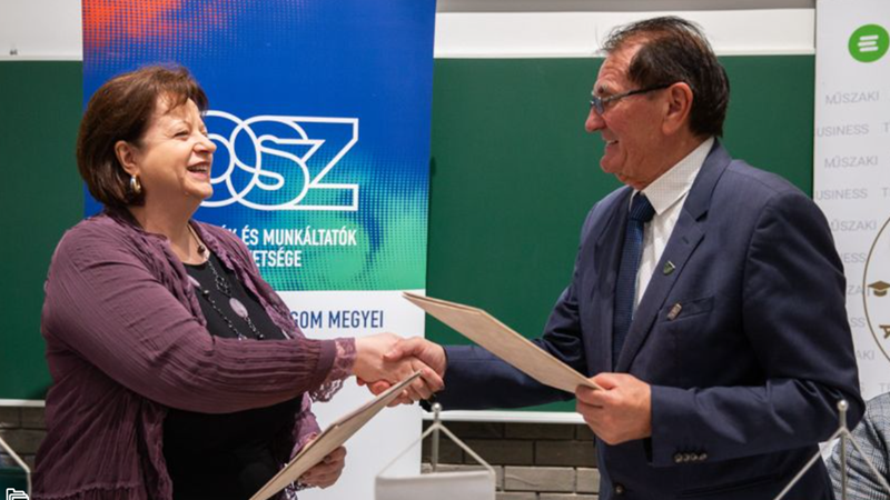 Pordán Zsigmond (VOSZ) és Némethné dr. Gál Andrea (EDUTUS)